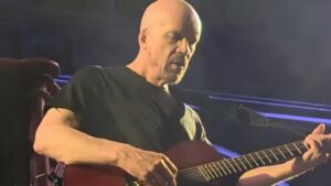 Après la démesure de The Moth, Devin Townsend se retrouve seul sur scène : découvrez les vidéos de son concert à Londres