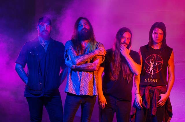 He Is Legend publie un nouveau single intitulé Burn All Your Rock Records