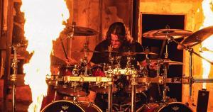 Carnifex partage le single éponyme de son nouvel album World War X
