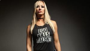 Nita Strauss dévoile un nouveau clip vidéo pour sa chanson Mariana Trench