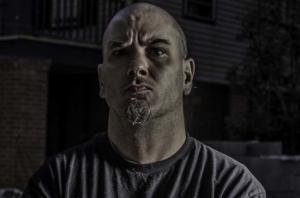 Phil Anselmo partage une performance acoustique de On The Floor par En Minor