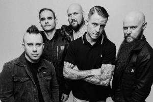 Atreyu se serait séparé du chanteur Alex Varkatzas