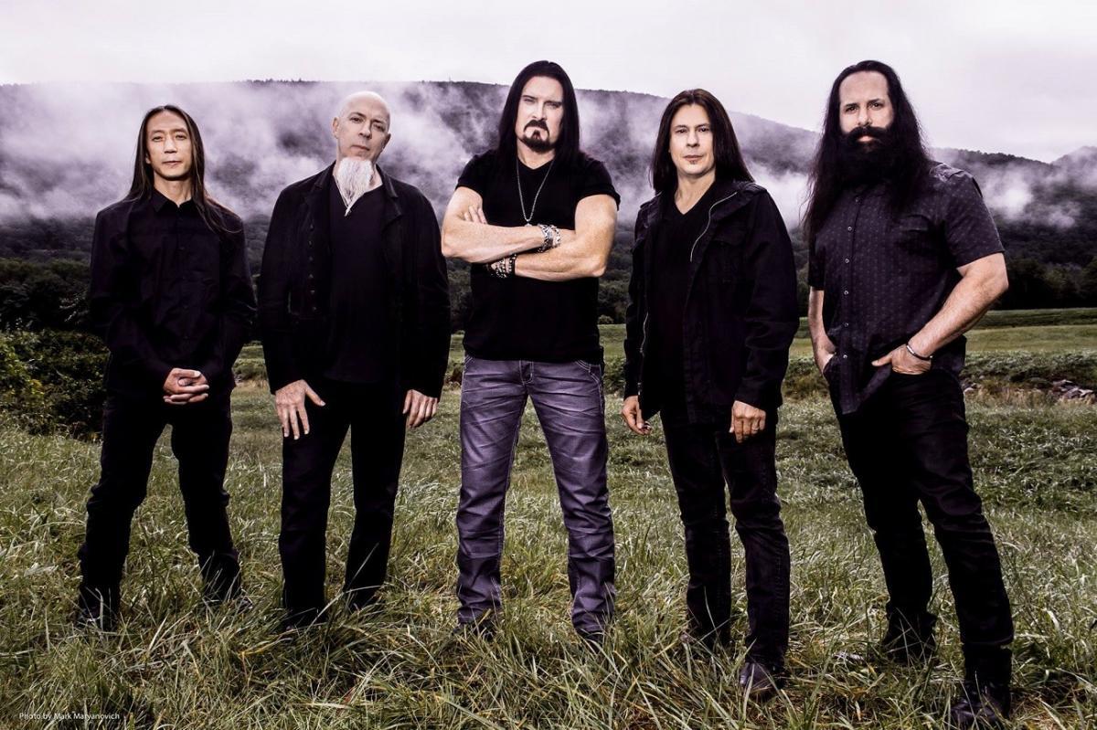Dream Theater reçoit une carte de bienvenue amusante de la part d&rsquo;un hôtel polonais