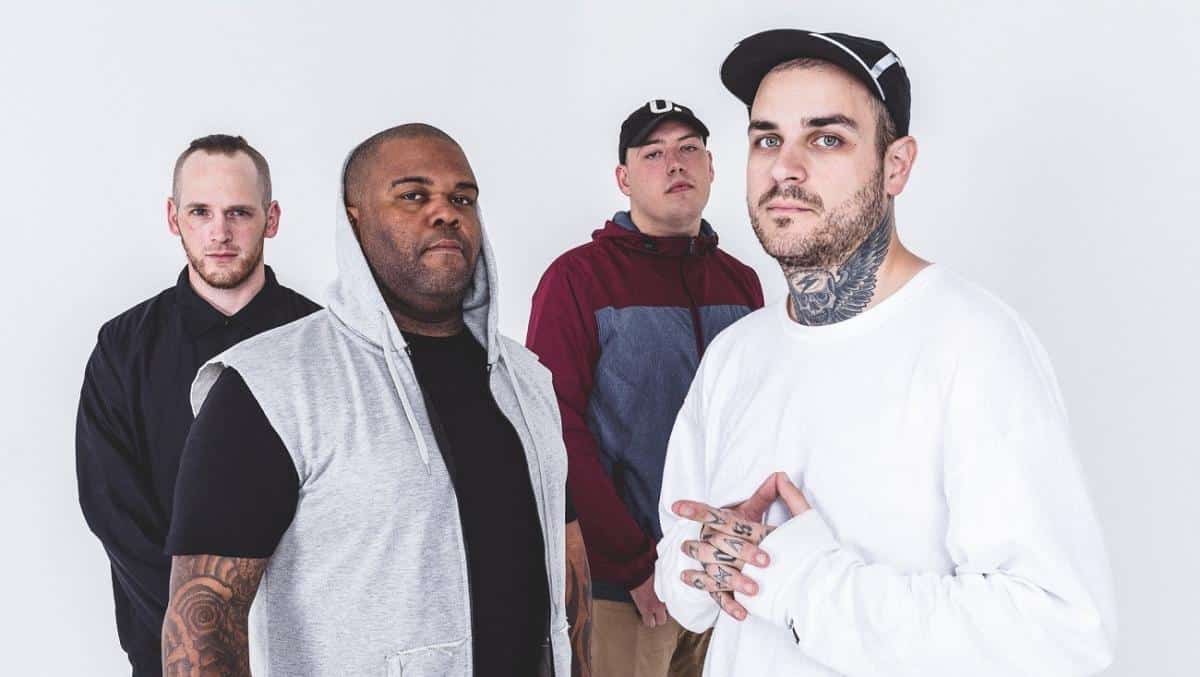 « La réalité de votre vie vide de sens commence-t-elle à vous rattraper ? » : Frankie Palmeri (Emmure) critique ce qu&rsquo;il considère comme de l&rsquo;activisme de façade