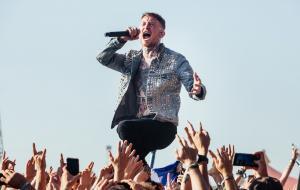 Frank Carter : « Les concerts de Rock sont dominés par les hommes depuis des années, tous les groupes doivent travailler pour donner du pouvoir aux femmes »