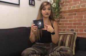 The Agonist diffuse une vidéo unboxing de la version deluxe de son nouvel album Orphans