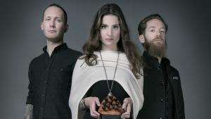 Le groupe de Folk Rock suisse Cellar Darling diffuse une lyric vidéo pour sa chanson Hang