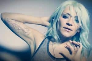 L&rsquo;ancienne chanteuse de Flyleaf confirme qu&rsquo;elle aimerait créer un nouveau groupe avec Ben de Breaking Benjamin