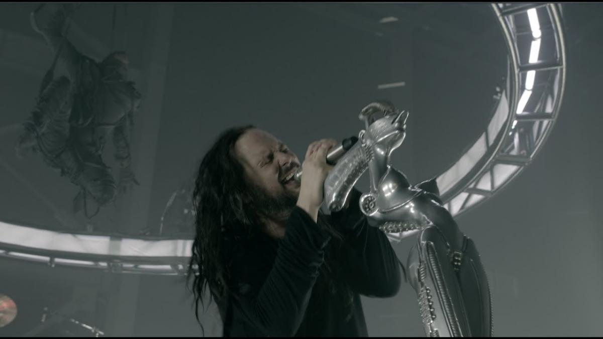 Brian « Head » Welch de Korn dit que Jonathan Davis est retombé amoureux de la musique Metal