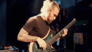 Jinjer partage un playthrough à la basse de Retrospection