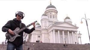 Regardez Nathan Navarro jouer Genesis de Devin Townsend à la basse