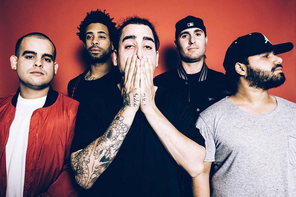 Volumes renvoie le chanteur Gus Farias du groupe de Metalcore