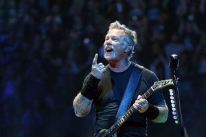 Metallica se retire de certains festivals, James Hetfield doit poursuivre son traitement