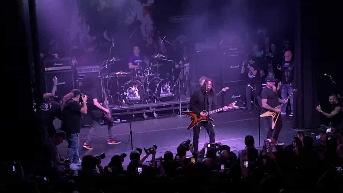 Regardez des membres de Foo Fighters, Anthrax, Testament et autres s&rsquo;unir sur scène lors du Dimebash 2020