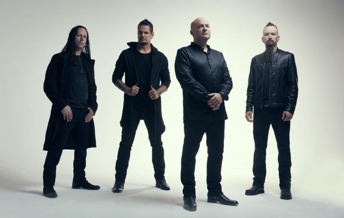 David Draiman de Disturbed parle de son départ des réseaux sociaux : « Il n&rsquo;y a pas de décence. C&rsquo;est une bande de lycéens qui s&rsquo;insultent les uns les autres… »