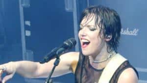 Lzzy Hale de Halestorm « prend plus de risques » avec sa nouvelle musique : « Je n&rsquo;ai pas l&rsquo;intention de me reposer sur mes lauriers »