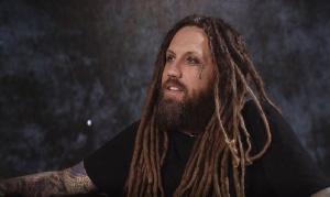 « Je l&rsquo;ai donc influencé très tôt, puis il m&rsquo;a influencé… » ; Brian « Head » Welch explique pourquoi Korn s&rsquo;est mis à utiliser des guitares à sept cordes