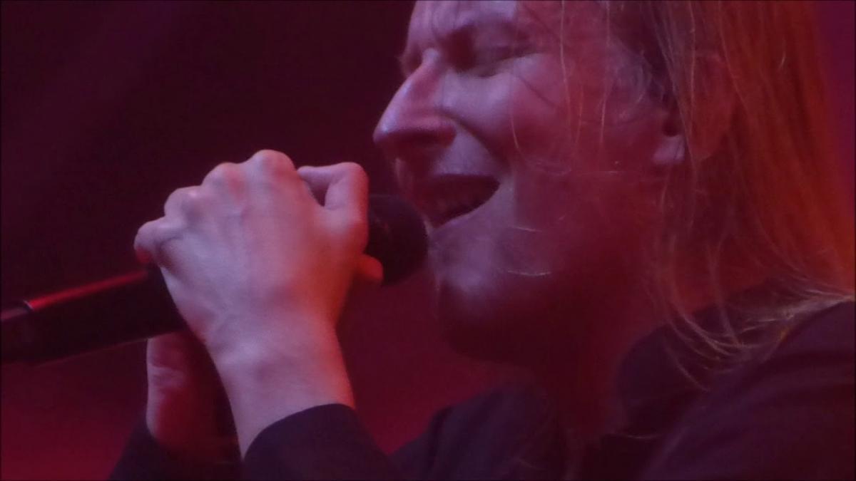Regardez Wintersun jouer Starchild au 70000 Tons Of Metal 2020