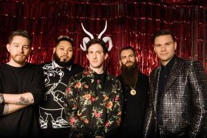 Dance Gavin Dance engage Marc Okubo de Veil Of Maya et un de ses anciens chanteurs pour réaliser sa prochaine tournée (suite à sa série de coups durs)