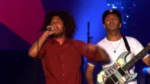 Zack de la Rocha de Rage Against The Machine aurait une déchirure du ligament croisé antérieur
