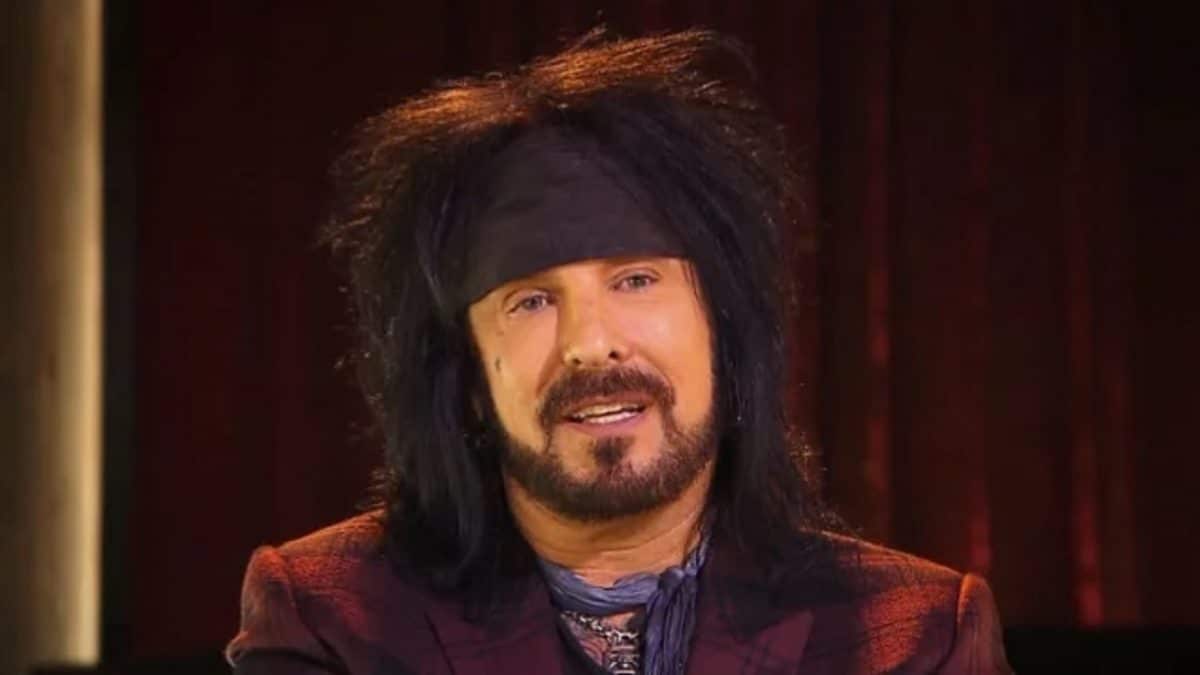 Nikki Sixx de Mötley Crüe fustige les « personnes irresponsables » qui n&rsquo;agissent pas pour combattre le coronavirus