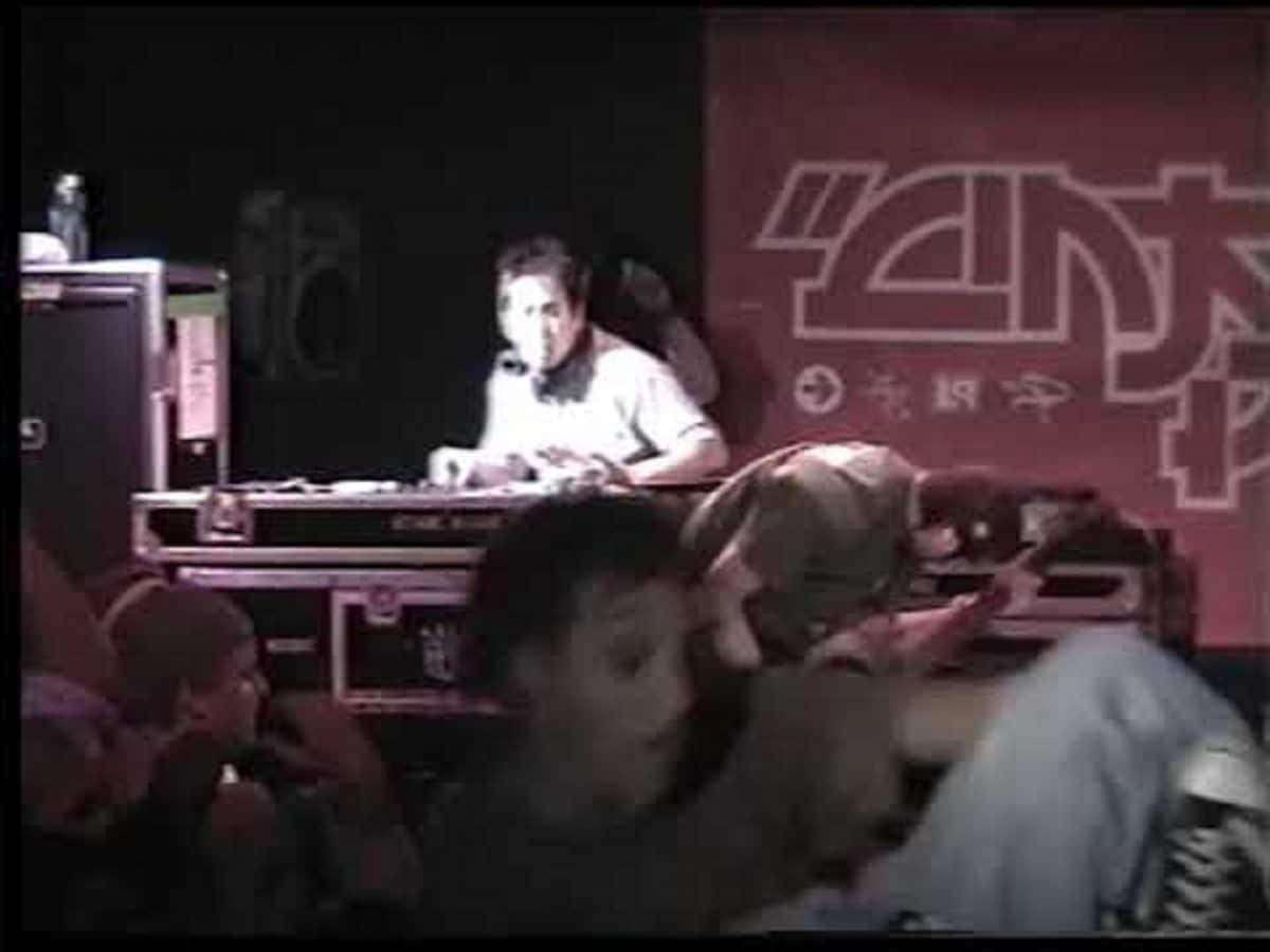 Regardez Linkin Park jouer With You à San Diego en 2001 