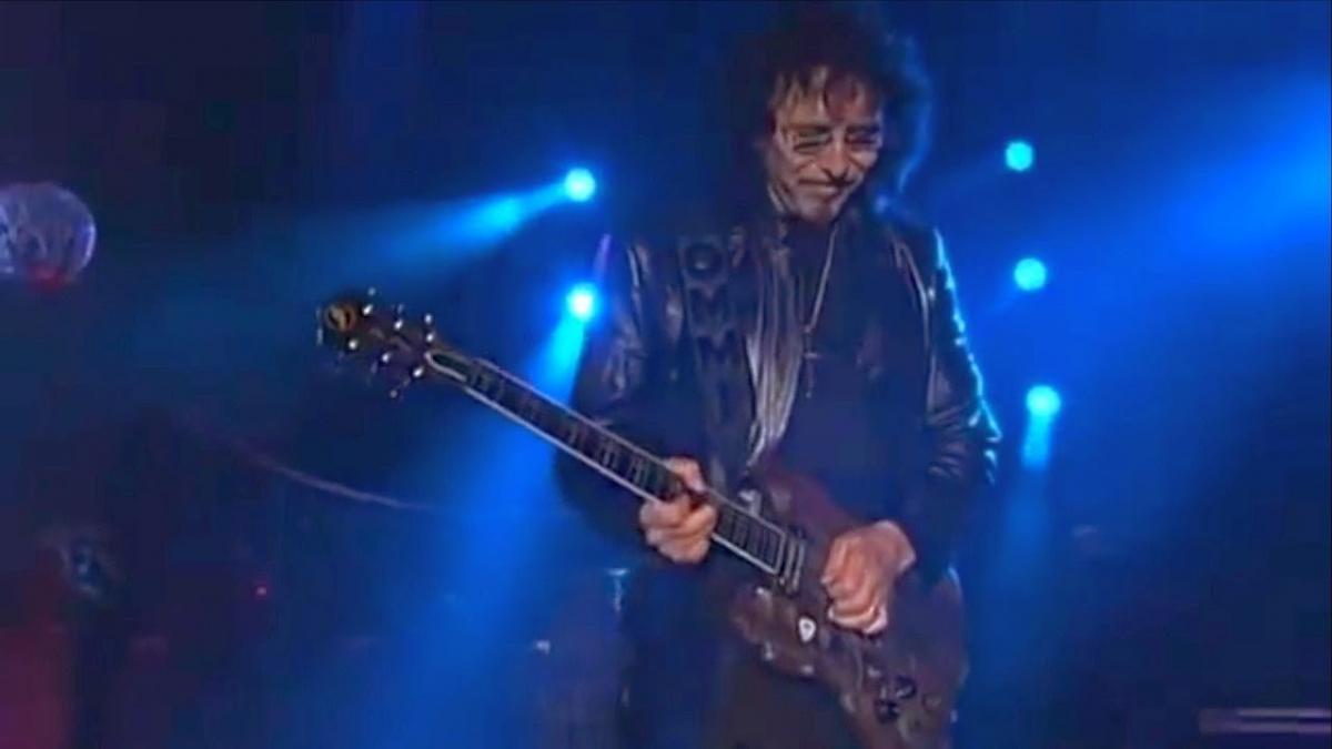 Tony Iommi de Black Sabbath a des tas de riffs pour de la nouvelle musique