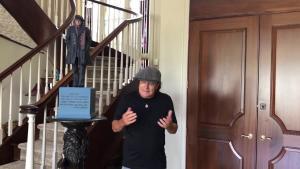Brian Johnson de AC/DC livre un message aux fans au milieu de la pandémie de coronavirus