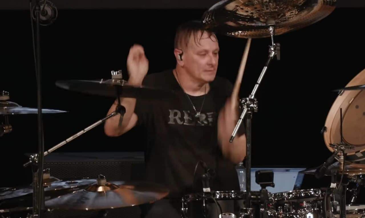 “Ce genre de choses me rend fou” : Ray Luzier (Korn) recadre les batteurs qui comptent sur les corrections en studio