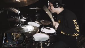 Regardez le batteur de Shadow Of Intent jouer du Metal bien technique !