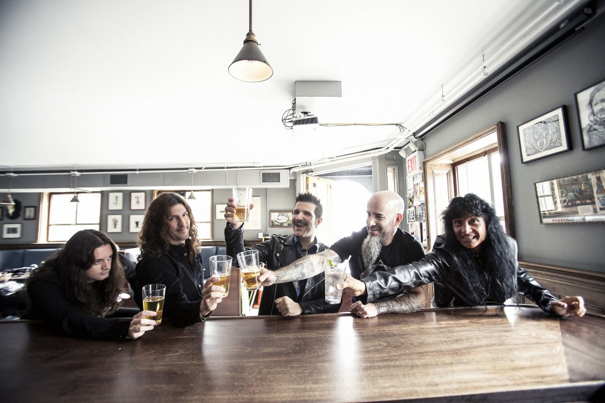 Anthrax rend hommage à Dimebag avec The Healer