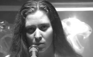 La guitariste de Code Orange dit que sa manière de jouer vient du fait qu&rsquo;elle n&rsquo;avait « pas de modèle »