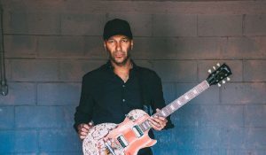 Tom Morello (Rage Against The Machine) à propos de la fois où il a repris AC/DC en concert : « C&rsquo;était un moment historique »