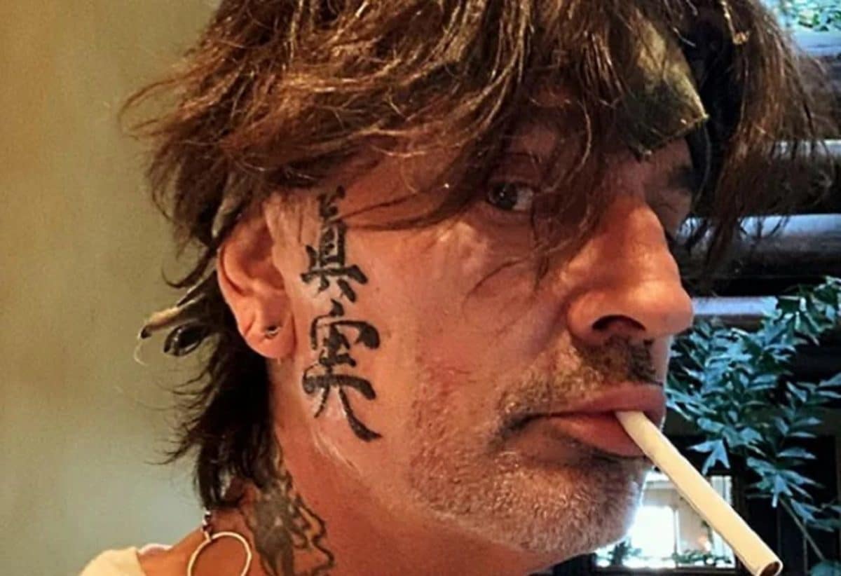 Tommy Lee de Mötley Crüe dévoile ses nouveaux tatouages faciaux