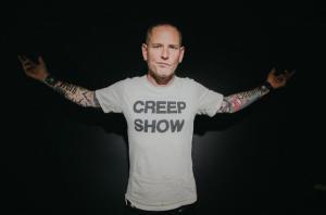 Corey Taylor à propos de son prochain film Zombie Versus Ninja : « Je ne veux pas faire des films qui gagnent des Oscars. Je veux faire des classiques cultes, amusants et fous »