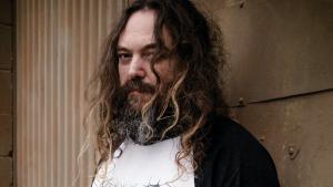 Max Cavalera veut « retrouver la magie des débuts » en faisant revenir les vibes tribales sur le prochain album de Soulfly