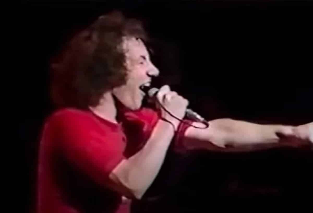 AC/DC : Regardez cette rare performance de You Shook Me All Night Long datant de 1981