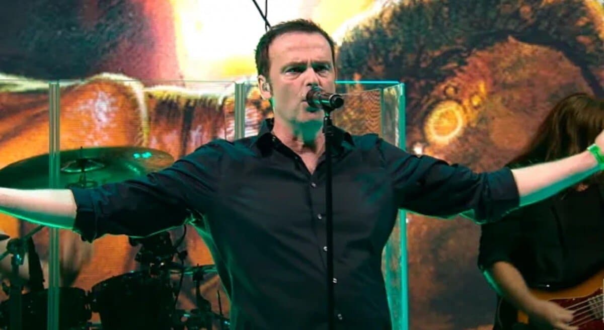 Regardez Blind Guardian interpréter une nouvelle chanson en live, Violent Shadows