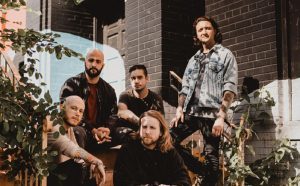 Erra va sortir une nouvelle chanson demain, House Of Glass