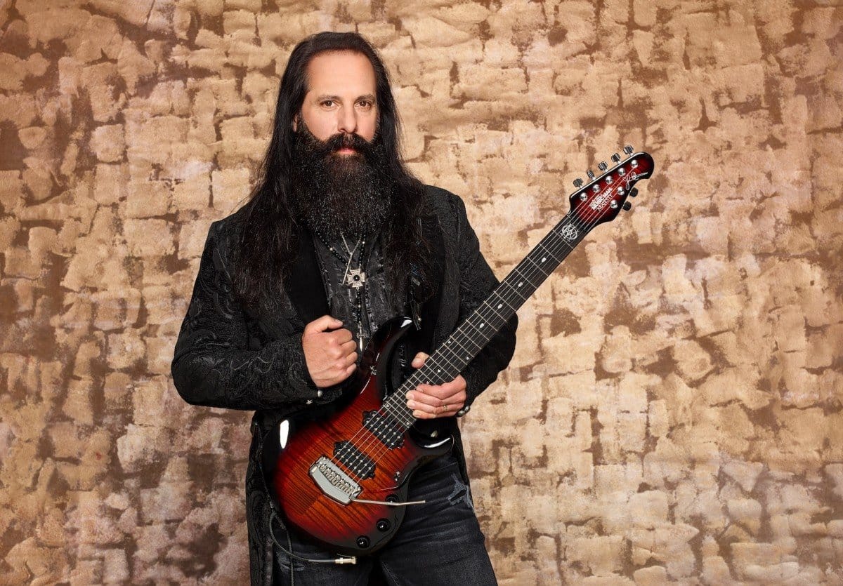 John Petrucci de Dream Theater : « Lorsque nous écoutons certains groupes, nous nous disons que nous avons créé un monstre de Frankenstein ! »