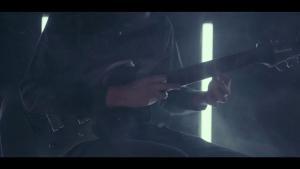 Regardez le guitariste de Reflections jouer Synthetics