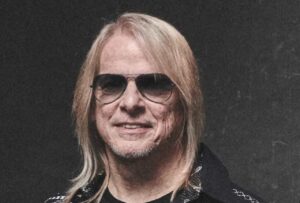 « Seule une toute petite minorité peut vraiment tourner en tête d’affiche » : le constat de Steve Morse (ex-Deep Purple)