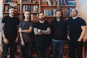 Dustie Waring, de Between The Buried And Me, envisage une action en justice dans le cadre d&rsquo;un litige portant sur son absence des tournées