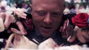 King 810 sort un nouveau single, Red Queen