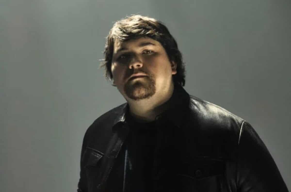 « Aujourd’hui, la moitié des groupes jouent avec des pistes, et c’est vraiment dommage » : Wolfgang Van Halen insiste sur l&rsquo;importance de jouer en live