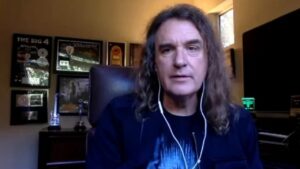 “L’IA n’a pas de cœur” : David Ellefson (ex-Megadeth) fustige la musique générée par IA