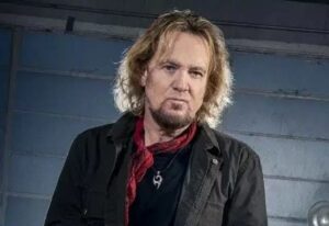 « Je ne sais même pas quoi en penser » : Adrian Smith, guitariste d&rsquo;Iron Maiden, semble préoccupé par l&rsquo;intelligence artificielle