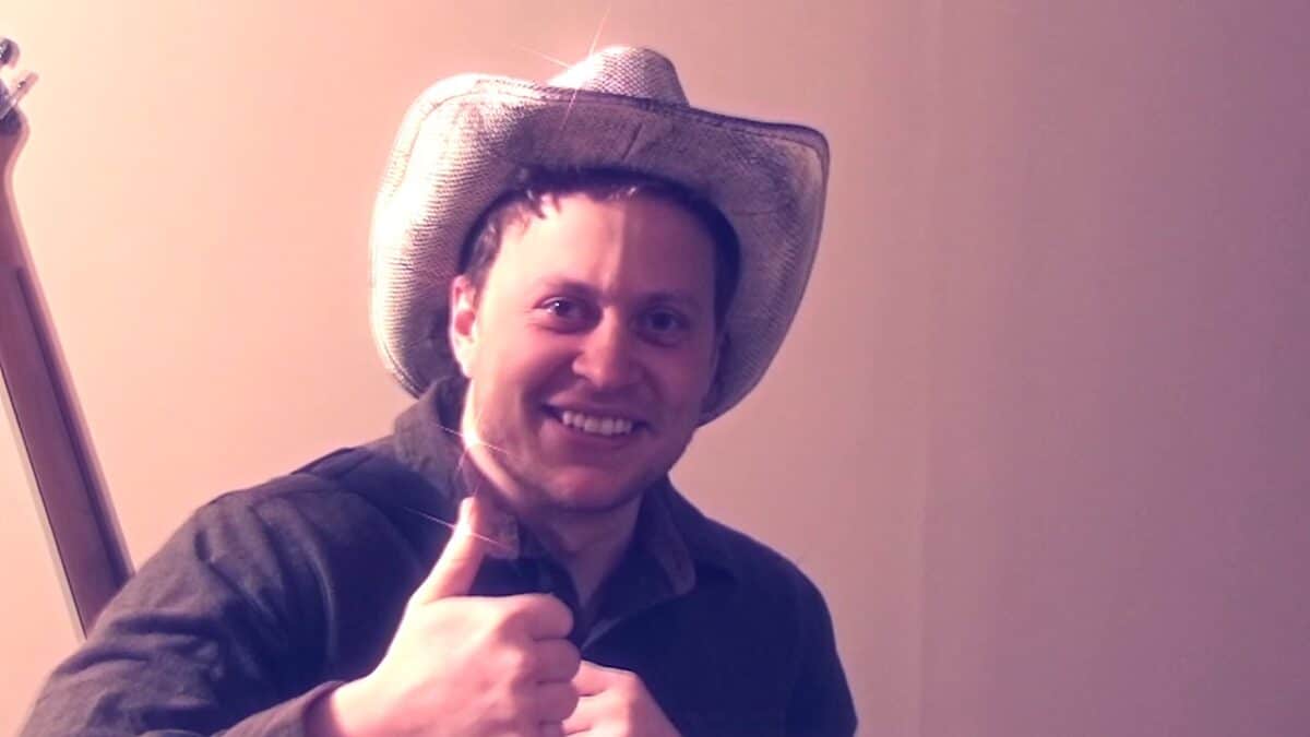 Bilmuri est très heureux dans son nouveau clip vidéo