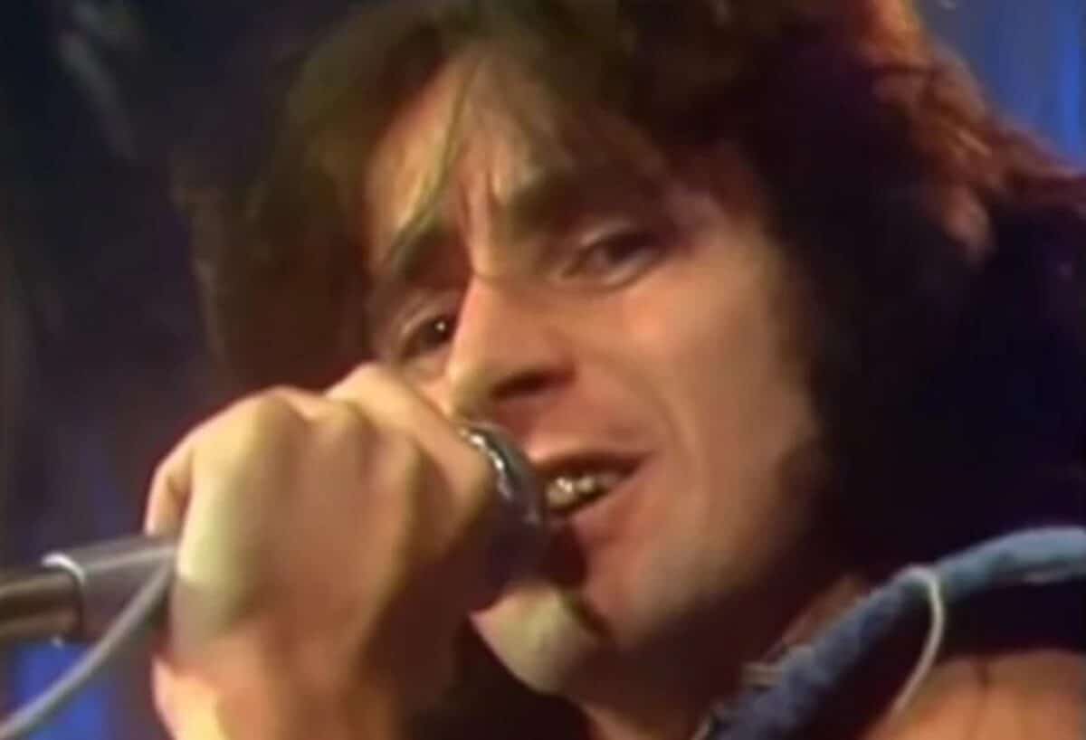 AC/DC : “Tout le monde s’était habitué à ce que Bon finisse toujours par réapparaître…” – ce que révèle Tony Platt sur Highway To Hell