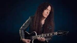 « Créez des opportunités pour jouer en public » : Marty Friedman aux jeunes musiciens
